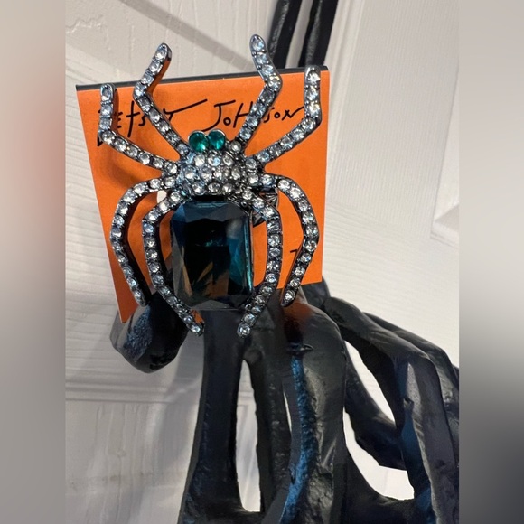 NWT- 🔥🕷️ BETSEY JOHNSON GORGEOUS SPIDER COCKTAIL RING SZ 7.5”🕷️🔥 - Picture 4 of 11